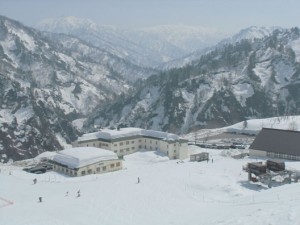 ゲレンデ直結の宿、まだ空いています！