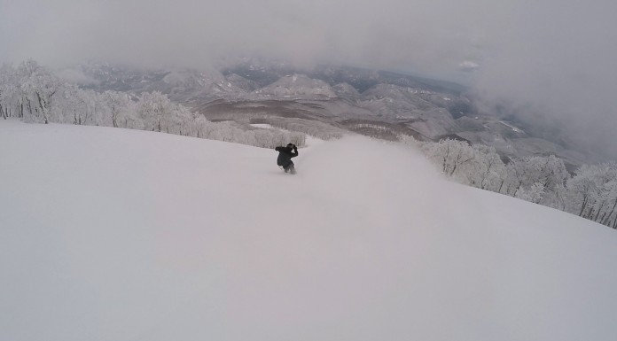 程よい斜面とパウダーで滑って癒される / 阿仁スキー場