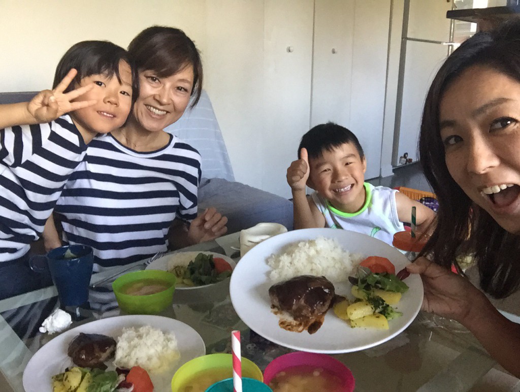 どこにいてもお母さんの手料理が食べられれば子供は元気になる！子供には環境の変化に流されないよう体調管理に気を使うのも楽しく過ごすための大切なポイント