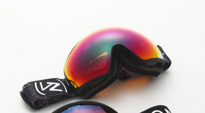 お詫びと訂正 FREERUN 1月号101ページ VONZIPPERゴーグルの掲載部分